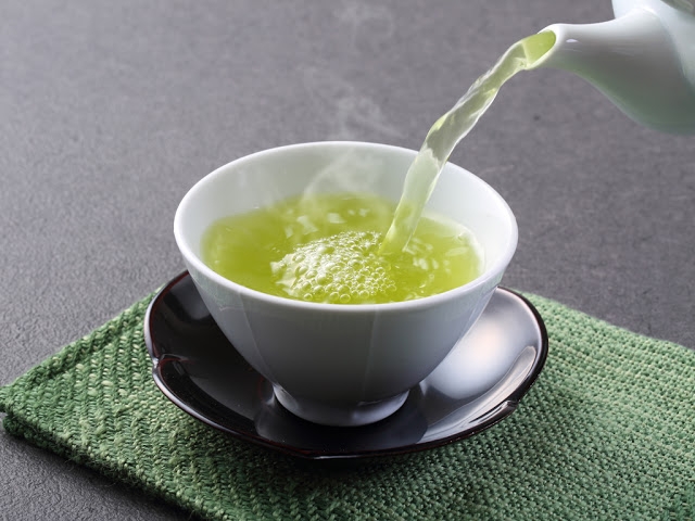 Uống chè xanh mỗi sáng giúp giảm cân