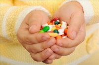 Bí quyết dùng thuốc kháng sinh đúng cách cho trẻ dễ uống và mau khỏi bệnh