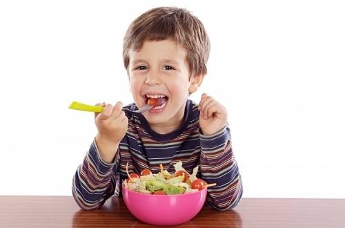 Những nguyên tắc dinh dưỡng giúp trẻ phát triển toàn diện