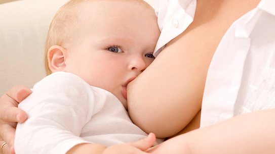 Bú sữa mẹ, em bé có thể khỏi hội chứng tự kỷ