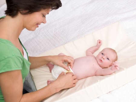 Những chú ý khi chăm sóc trẻ sơ sinh tại nhà