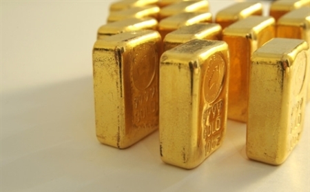 Giá vàng giảm khi số liệu sản xuất Mỹ đẩy tăng USD