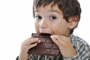 Cho trẻ ăn sôcôla đúng cách không phải mẹ nào cũng biết