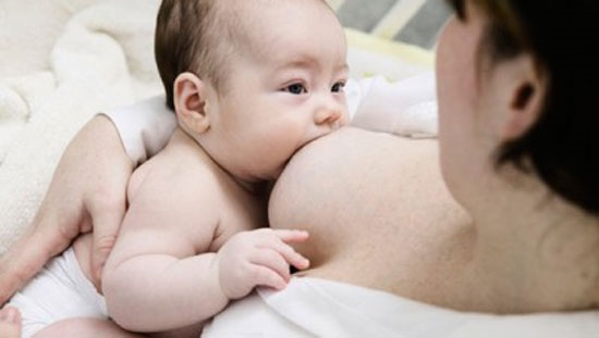 Hướng dẫn mẹ cách thích nghi khi chăm sóc trẻ sơ sinh trong tuần đầu tiên