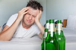 Cách khắc phục chứng đau đầu, chóng mặt sau bữa tiệc bia rượu