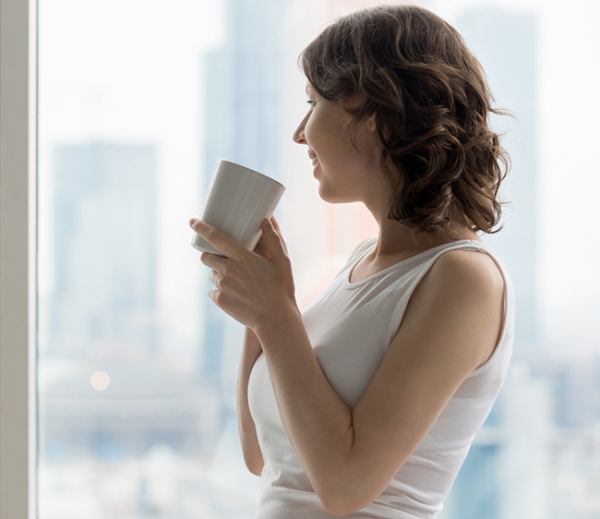 Uống một cốc nước ấm khi thức dậy tốt cho hệ tiêu hóa