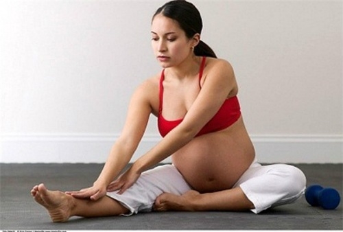 Bị phù chân khi mang thai