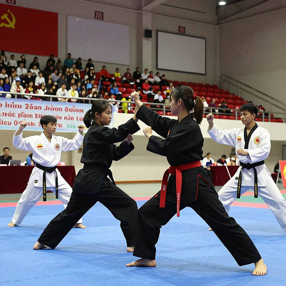 Trọng tài 75 tuổi và cú đánh đầu: Lỗ hổng an toàn của sân khấu lucha libre độc lập