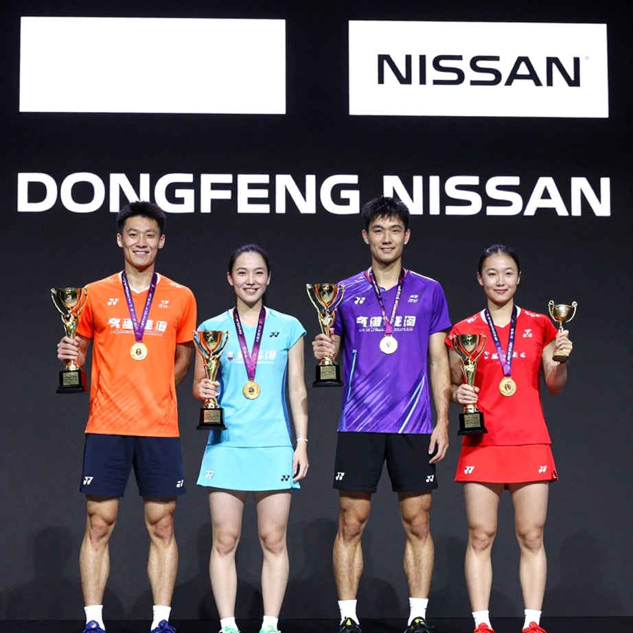 Khoảng trống giữa hàng tiền vệ: V-League mua tiền vệ trung tâm, nhưng cái lỗ vẫn nằm ở giữa sân