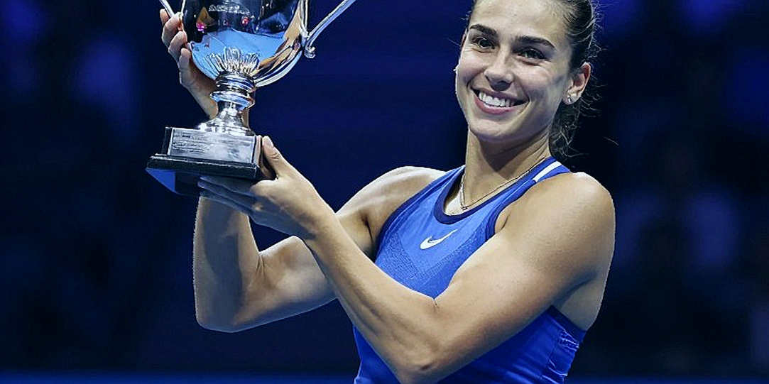 Swiatek vào bán kết Wuhan: Cột mốc 10/10 giải WTA 1000 và lần đầu lịch sử có bán kết toàn Ba Lan