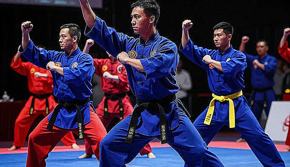 28 năm, 27 triều đại: Nhịp đổi ngôi không ngừng của chiếc đai hạng nặng UFC