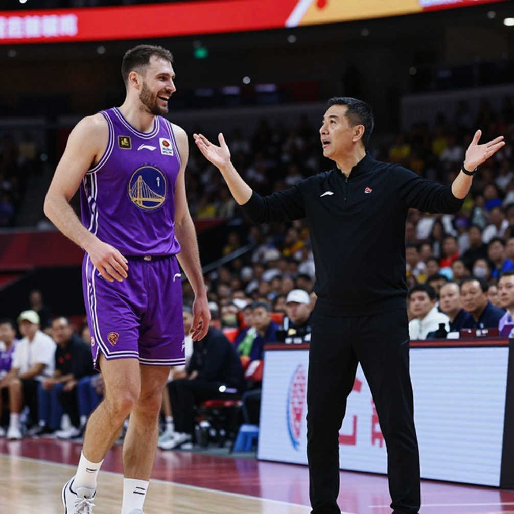 Rey Ladica, đầu gối MCL và bài toán kiên nhẫn của Arellano ở NCAA Philippines mùa 102 Rey Ladica, đầu gối MCL và bài toán kiên nhẫn của Arellano ở NCAA Philippines mùa 102