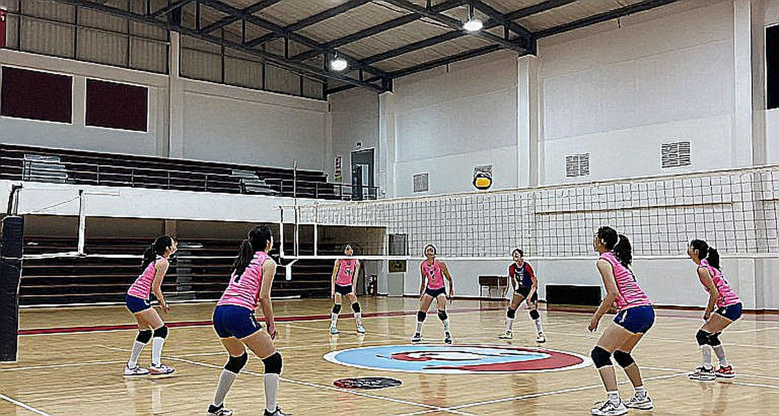 DeLeye sparks Kentucky comeback: Kentucky takes 2-1 lead over Louisville in historic top-5 NCAA women's volleyball showdown DeLeye sparks Kentucky comeback: Kentucky takes 2-1 lead over Louisville in historic top-5 NCAA women's volleyball showdown