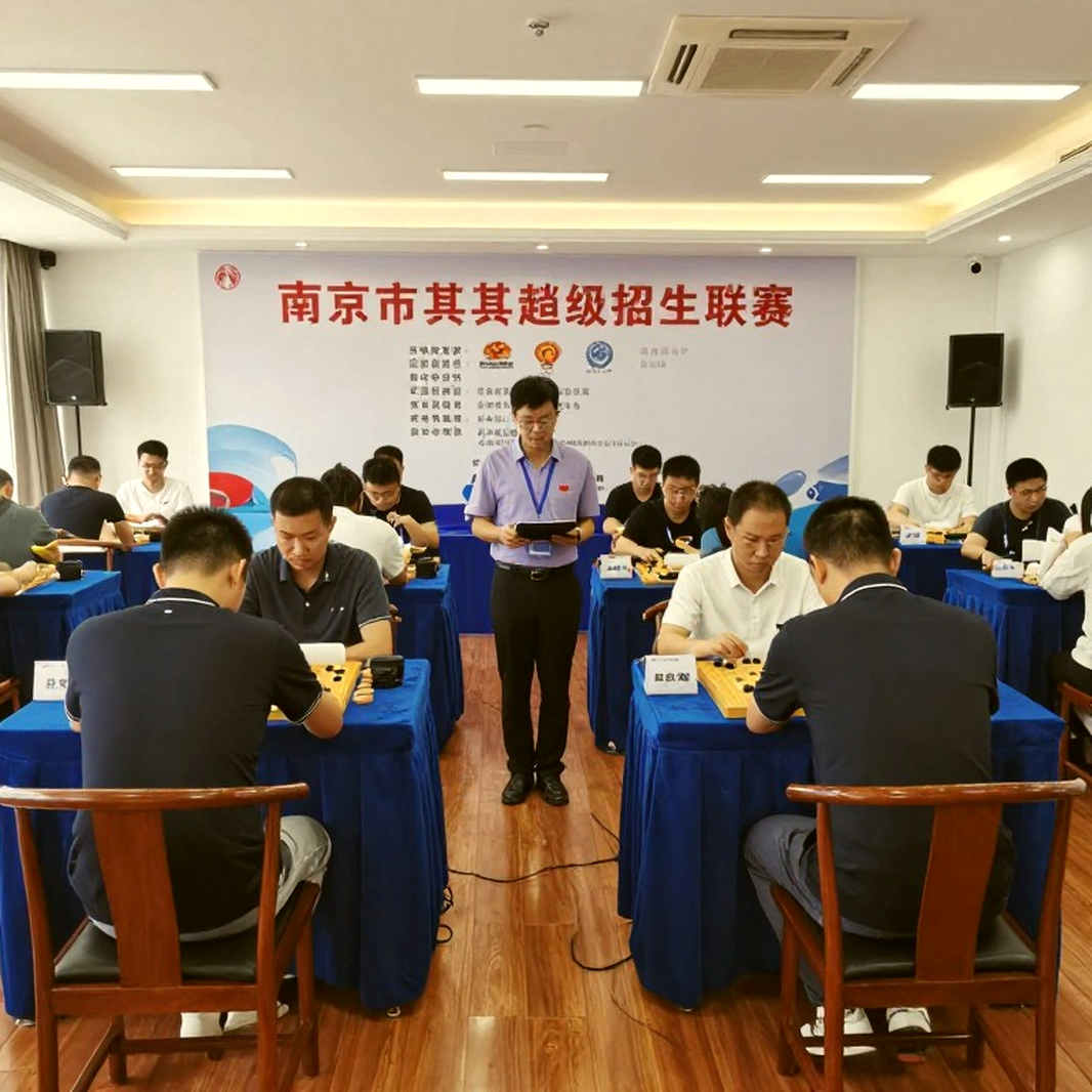 Nước cờ đầu tiên không nằm trên bàn cờ: Khi Benko Gambit trở thành cái cớ để bán một cỗ máy