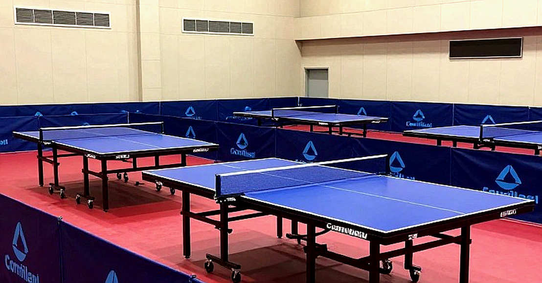 Chín tầng đọc một trận bóng bàn — và khoảng trống không ai muốn lấp