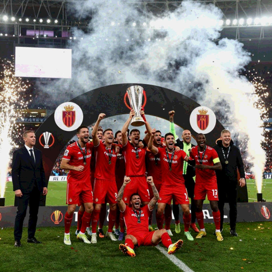 Bạo lực sân cỏ V-League 2026-2027: Khi trọng tài bỏ sót thẻ và VAR im lặng Bạo lực sân cỏ V-League 2026-2027: Khi trọng tài bỏ sót thẻ và VAR im lặng