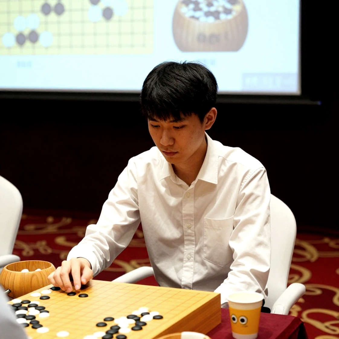 ChessBase Magazine số 225: một trang giới thiệu và lỗi định vị 'mùa giải'