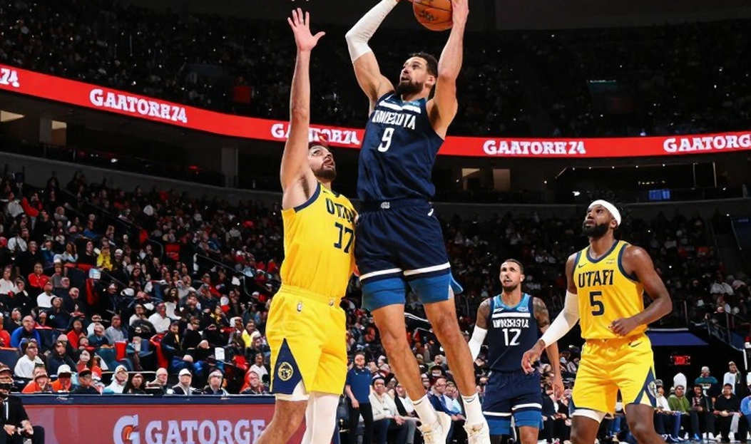 Kyle Kuzma ghi 17 điểm với 4 quả ba: Milwaukee và bài toán xoay vòng dưới áp lực chấn thương